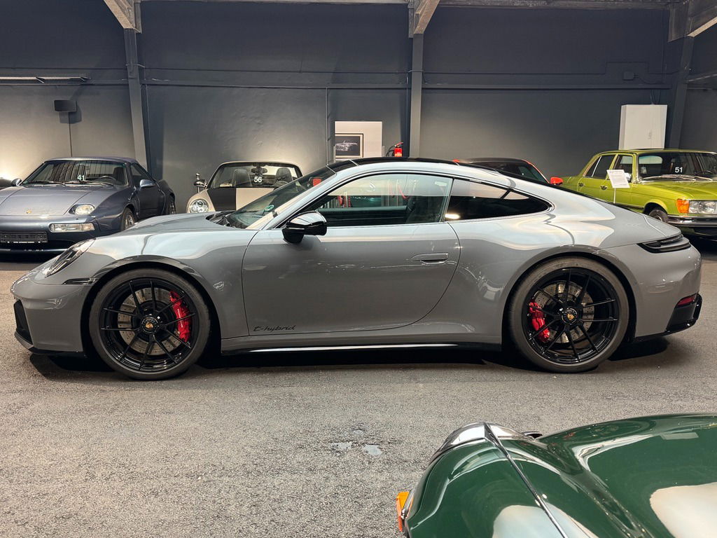 Porsche 992.2 Carrera GTS