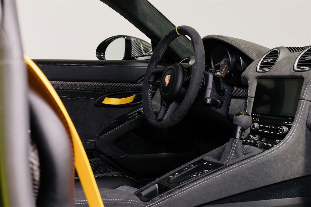 Porsche 718 Cayman GT4 RS