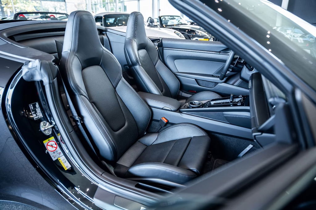 Porsche 992.2 Carrera 4 GTS