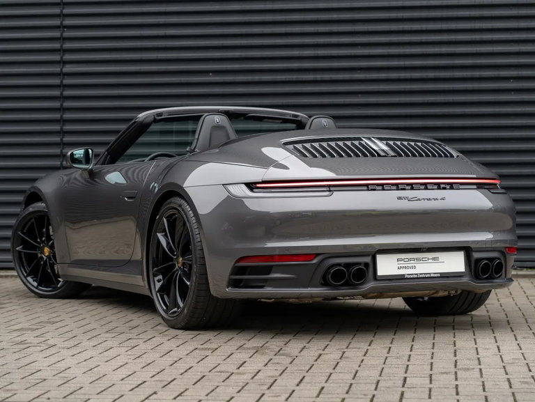 Porsche 992 Carrera 4