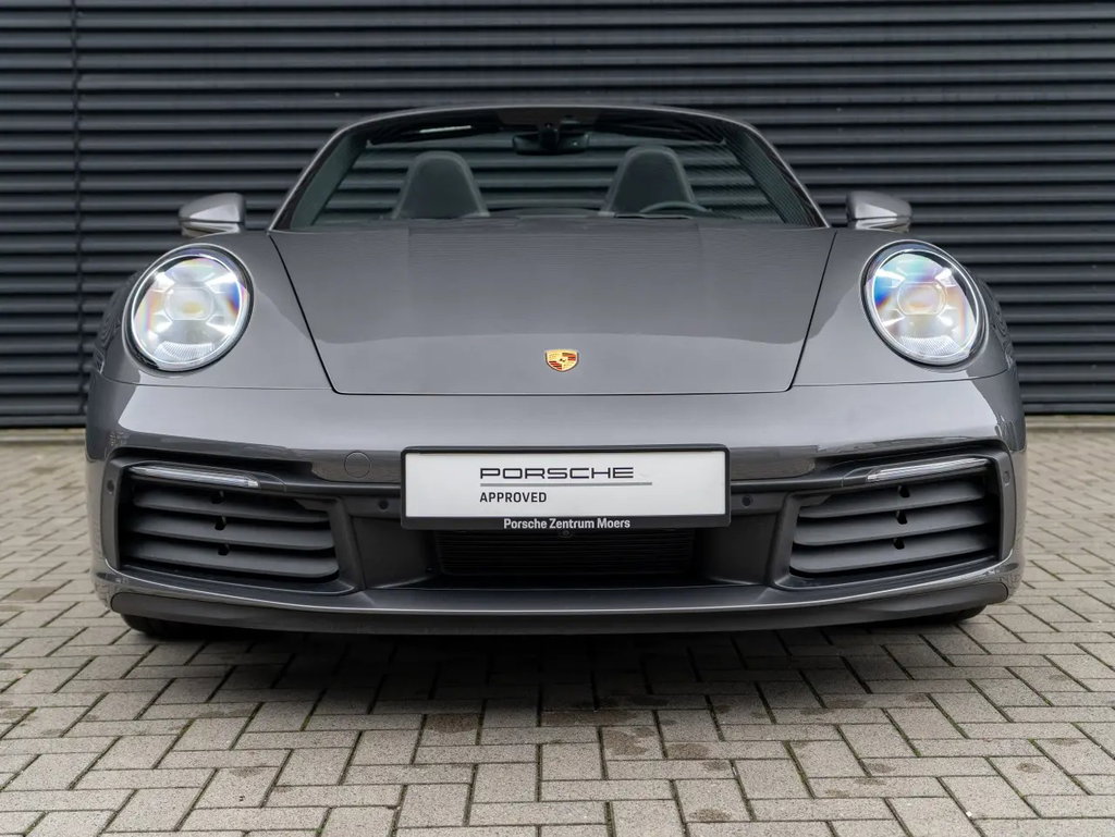 Porsche 992 Carrera 4