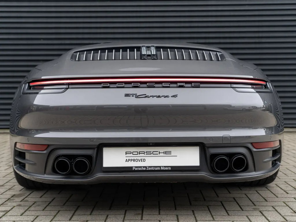 Porsche 992 Carrera 4