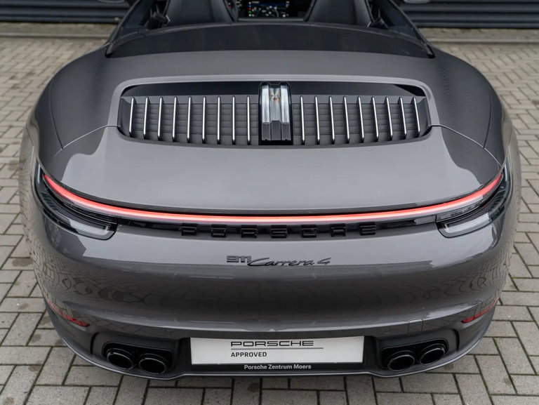 Porsche 992 Carrera 4