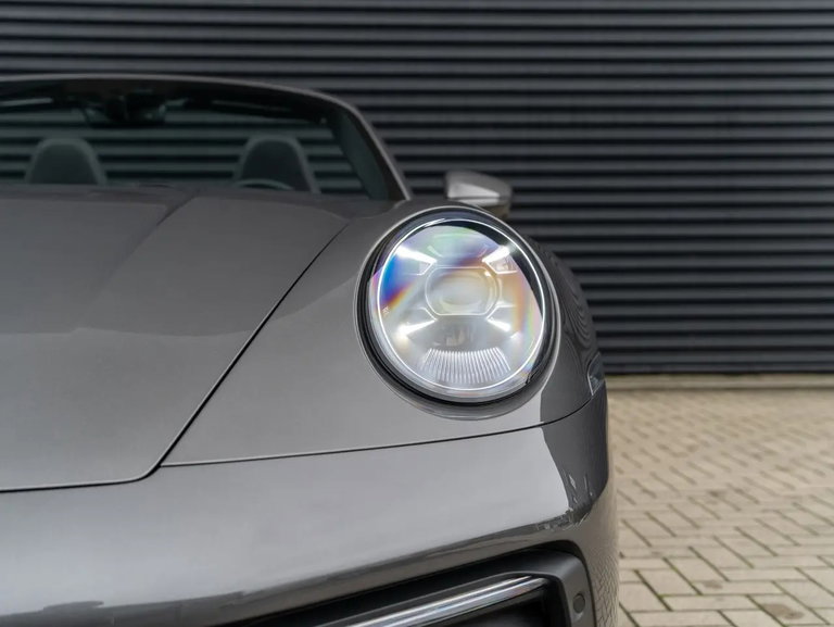 Porsche 992 Carrera 4