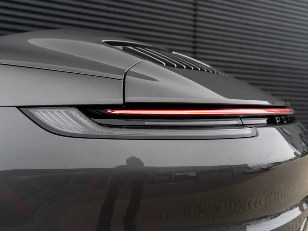 Porsche 992 Carrera 4