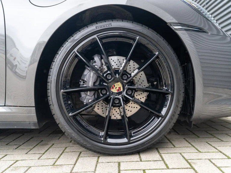 Porsche 992 Carrera 4