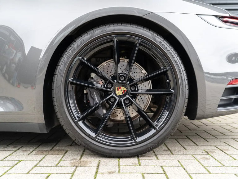 Porsche 992 Carrera 4