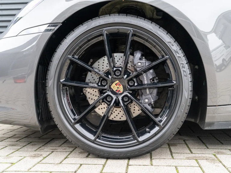 Porsche 992 Carrera 4