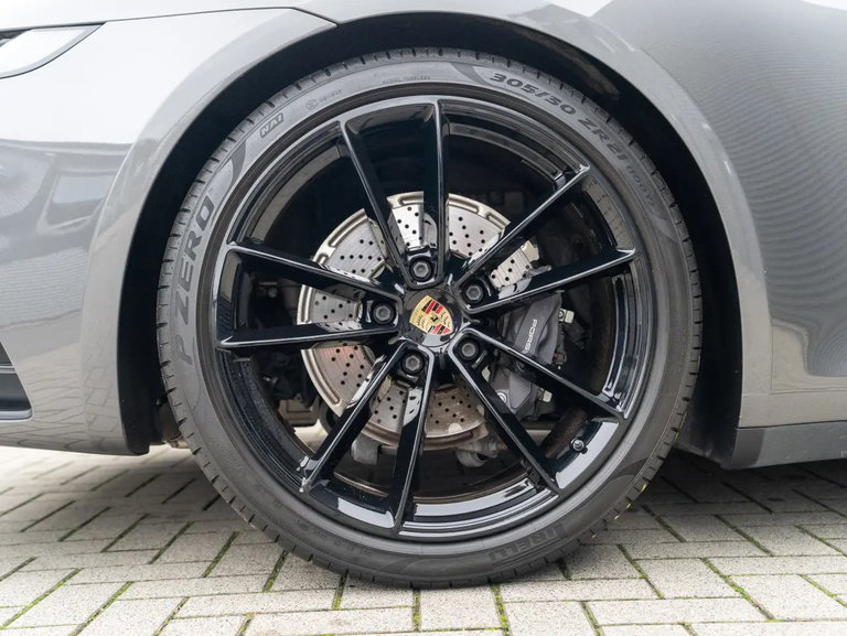 Porsche 992 Carrera 4