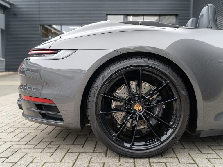 Porsche 992 Carrera 4