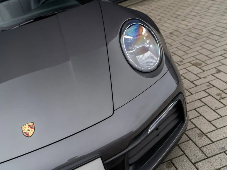 Porsche 992 Carrera 4