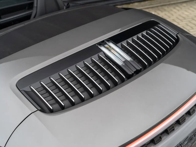 Porsche 992 Carrera 4