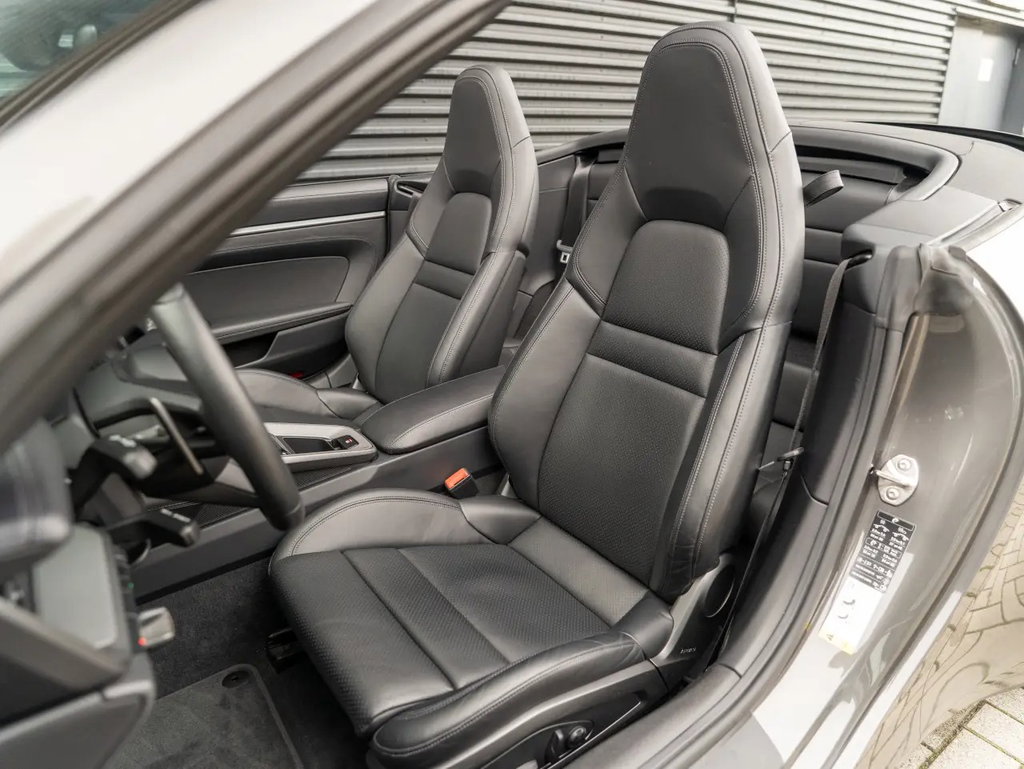 Porsche 992 Carrera 4