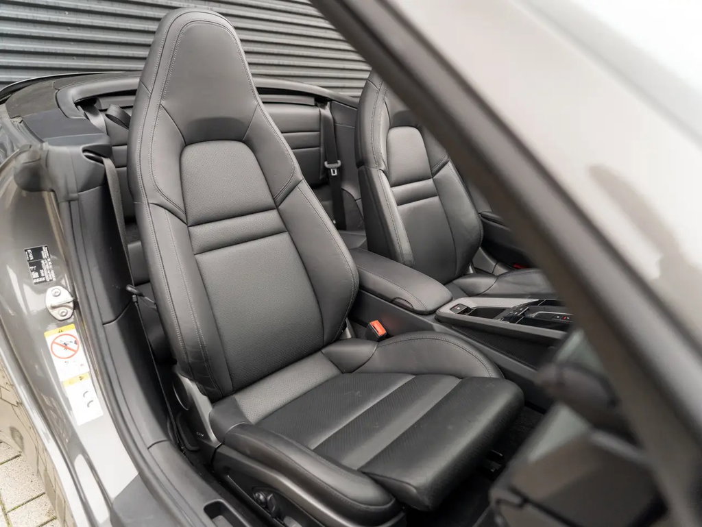 Porsche 992 Carrera 4