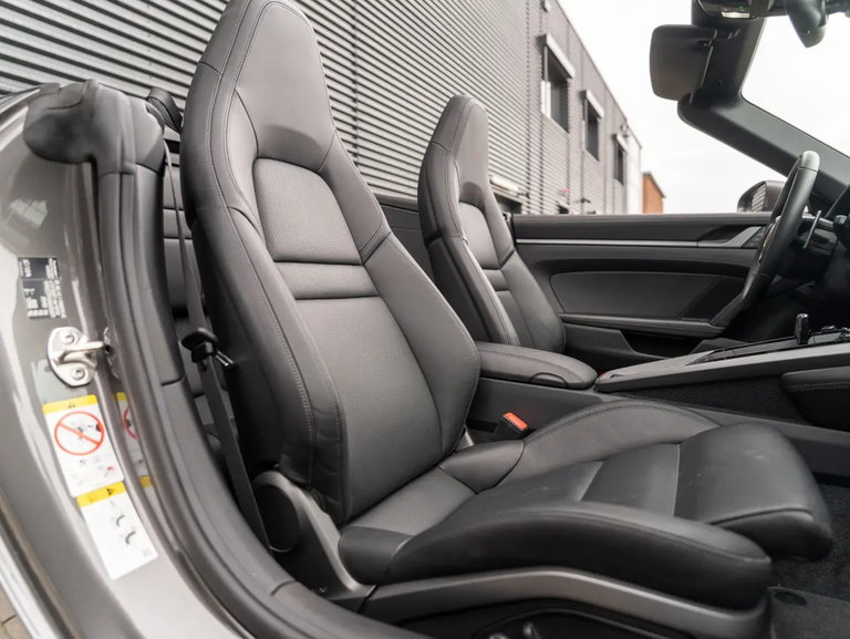 Porsche 992 Carrera 4