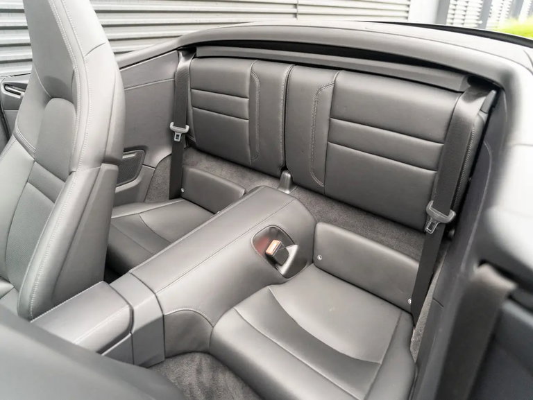 Porsche 992 Carrera 4