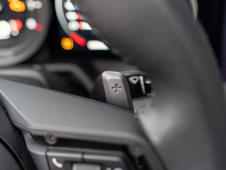 Porsche 992 Carrera 4