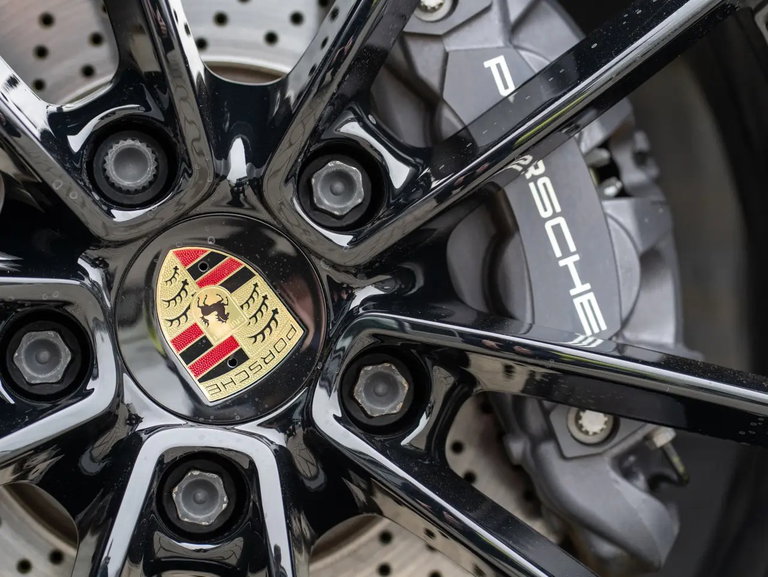 Porsche 992 Carrera 4