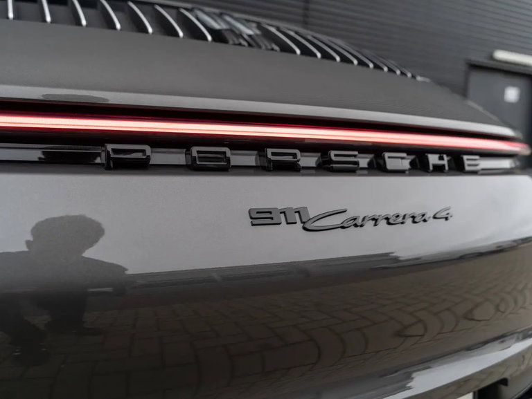 Porsche 992 Carrera 4