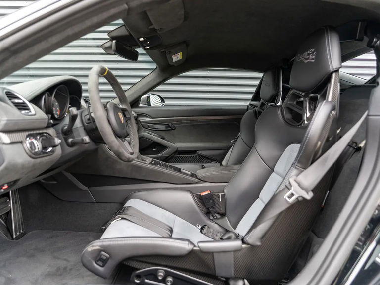 Porsche 718 Cayman GT4 RS