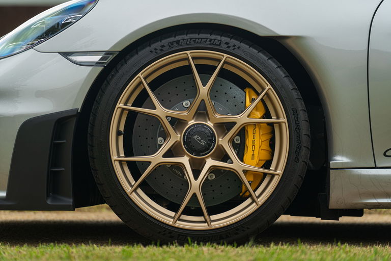 Porsche 718 Cayman GT4 RS