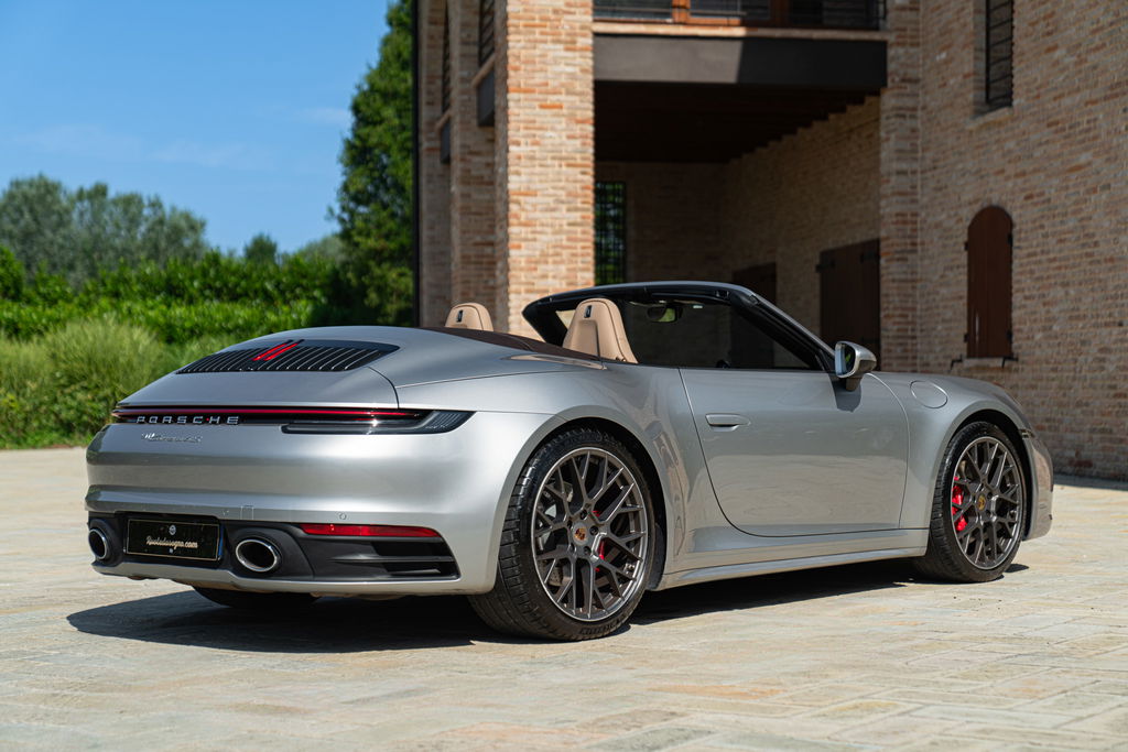 Porsche 992 Carrera 4S