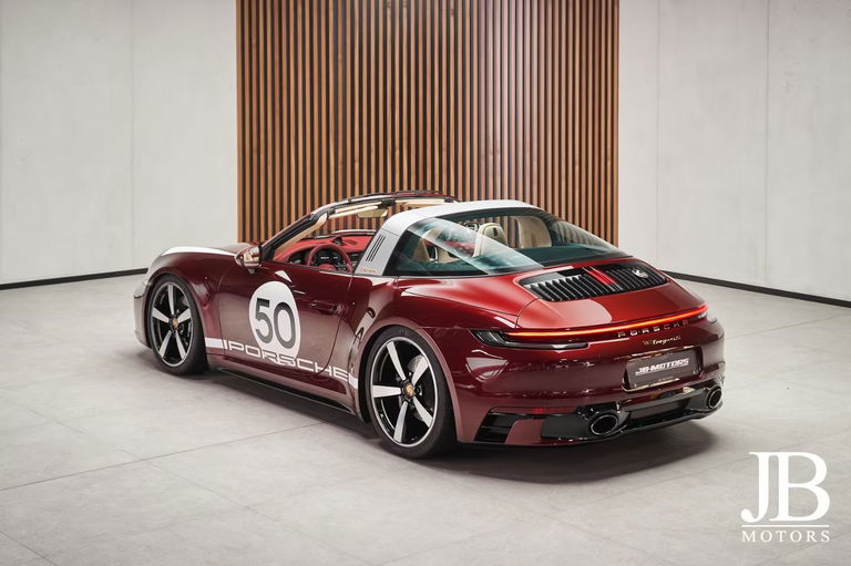 Porsche 992 Heritage Design Edition