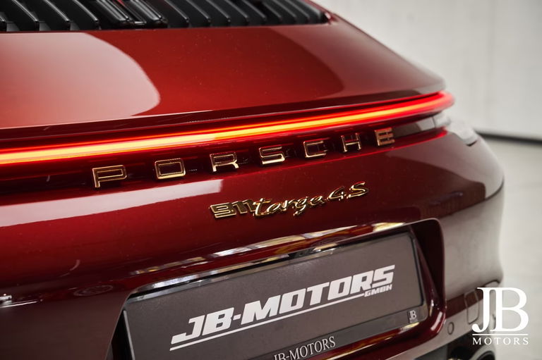 Porsche 992 Heritage Design Edition