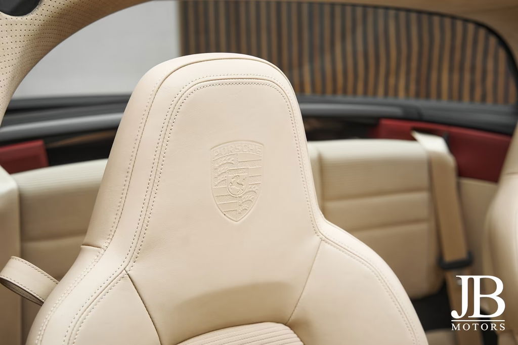 Porsche 992 Heritage Design Edition