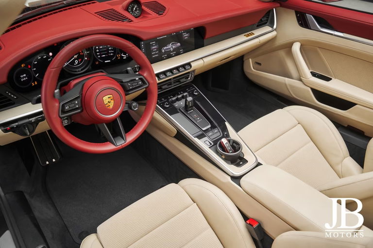 Porsche 992 Heritage Design Edition