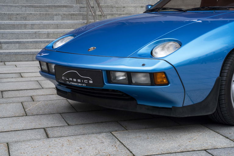 Porsche 928