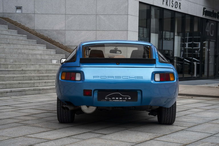 Porsche 928