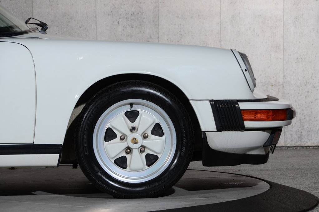 Porsche 911 Carrera 3.2 (US)