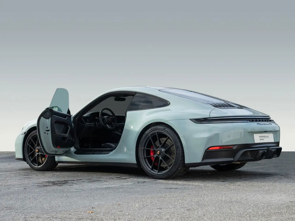 Porsche 992.2 Carrera 4 GTS