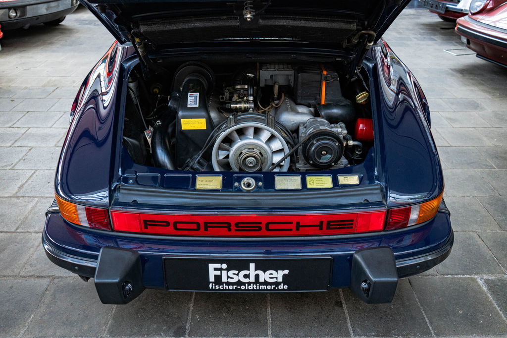 Porsche 911 Carrera 3.2 (US)