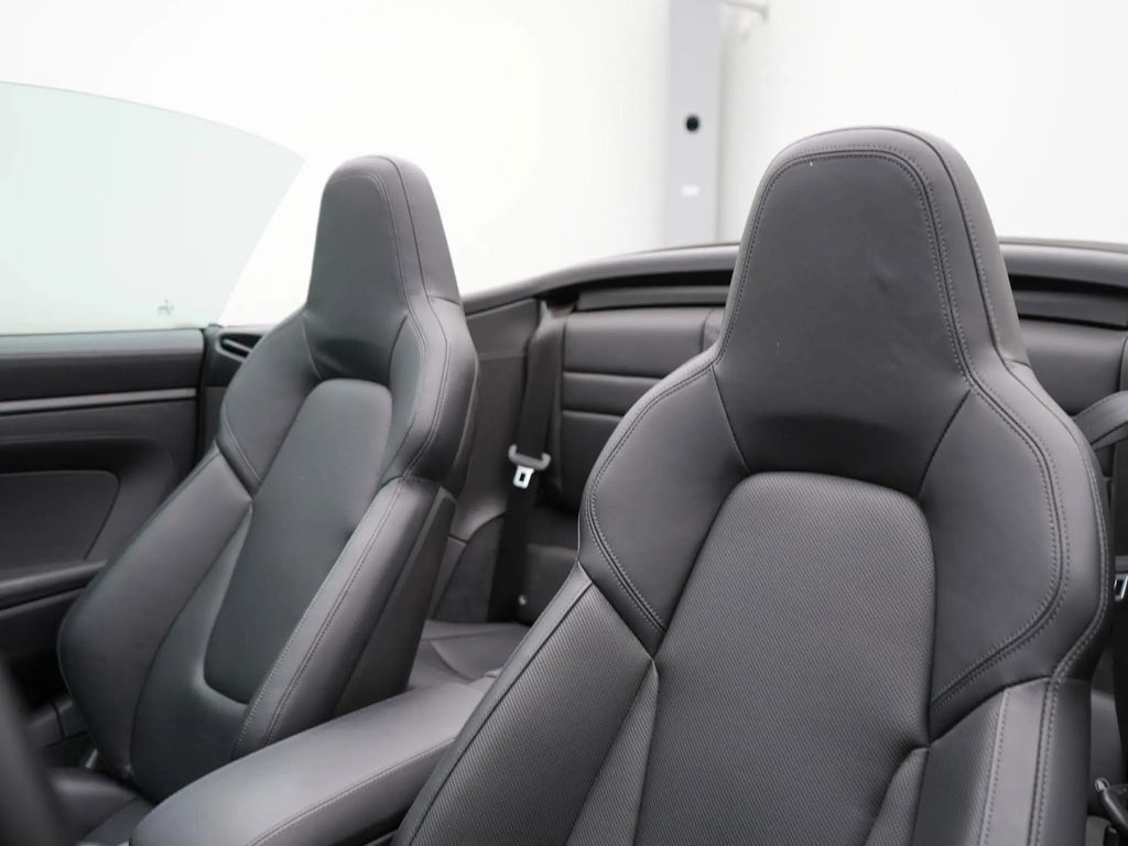 Porsche 992 Carrera 4 GTS