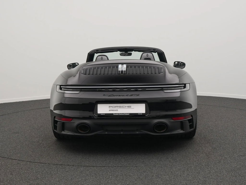 Porsche 992 Carrera 4 GTS