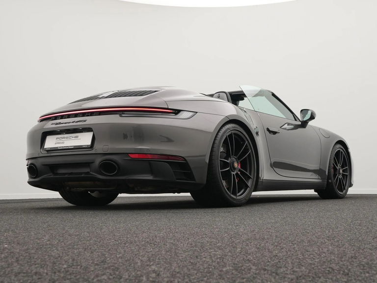 Porsche 992 Carrera 4 GTS