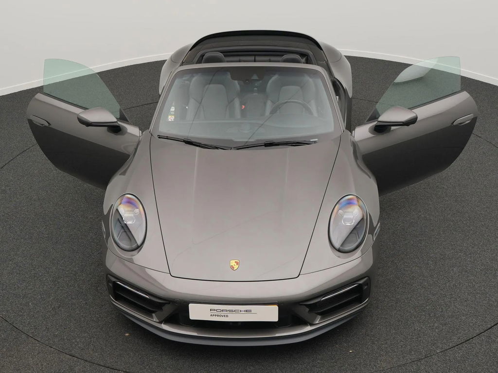 Porsche 992 Carrera 4 GTS