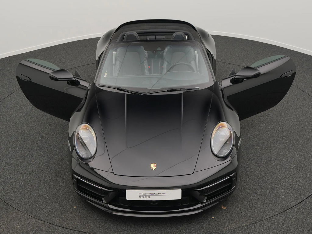 Porsche 992 Carrera 4 GTS