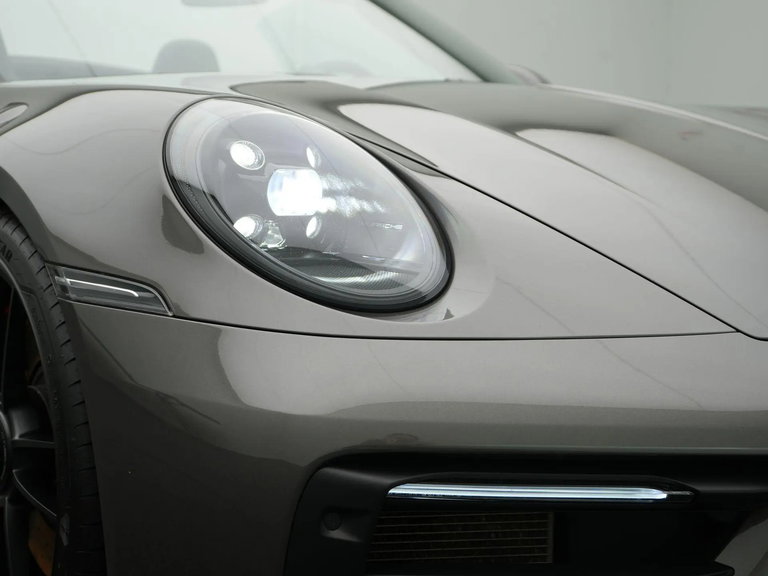 Porsche 992 Carrera 4 GTS