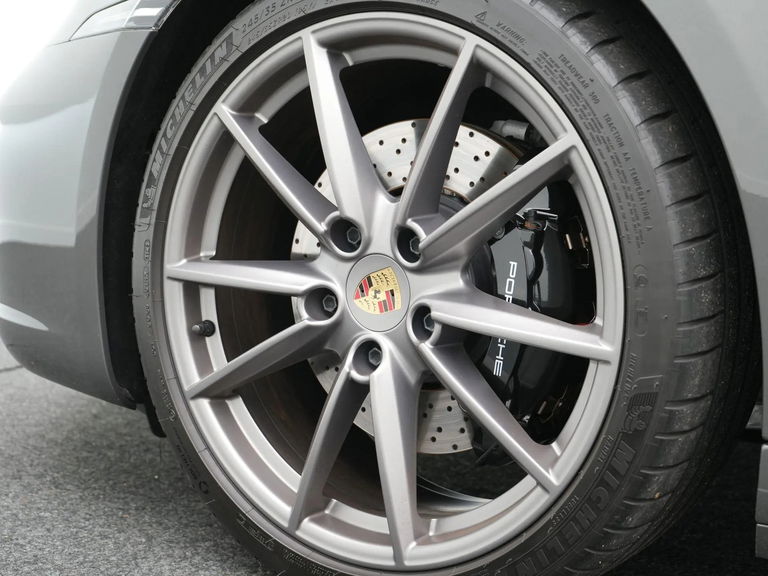 Porsche 992 Carrera 4S