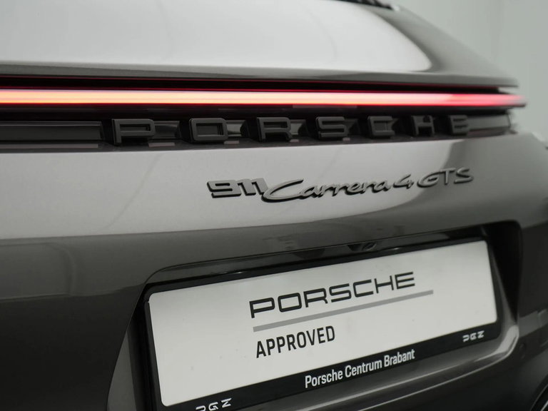 Porsche 992 Carrera 4 GTS