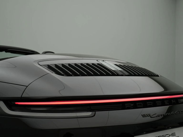 Porsche 992 Carrera 4 GTS