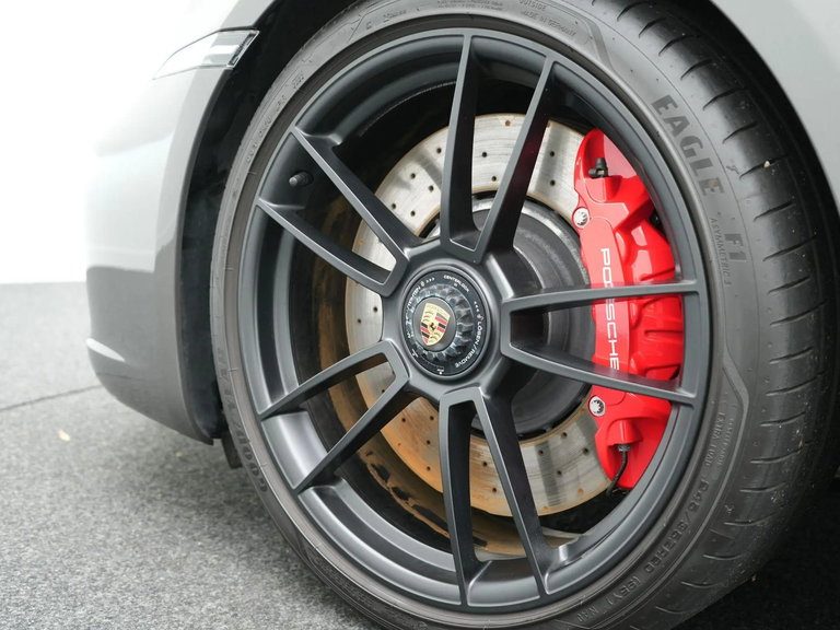 Porsche 992 Carrera 4 GTS