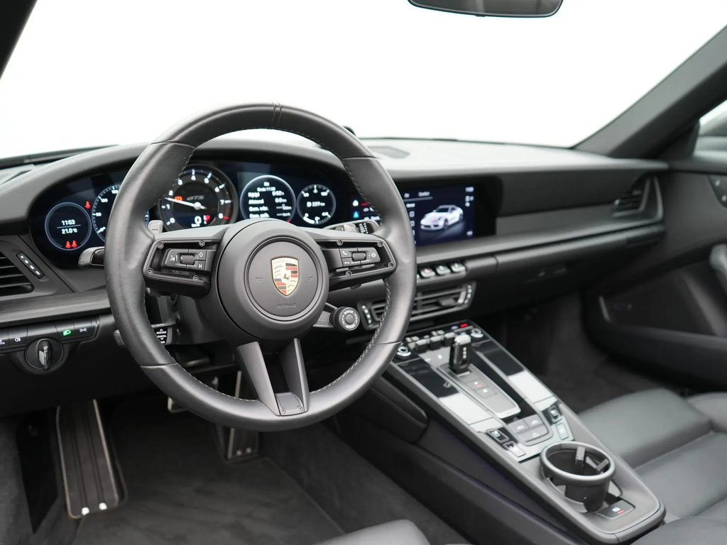 Porsche 992 Carrera 4 GTS