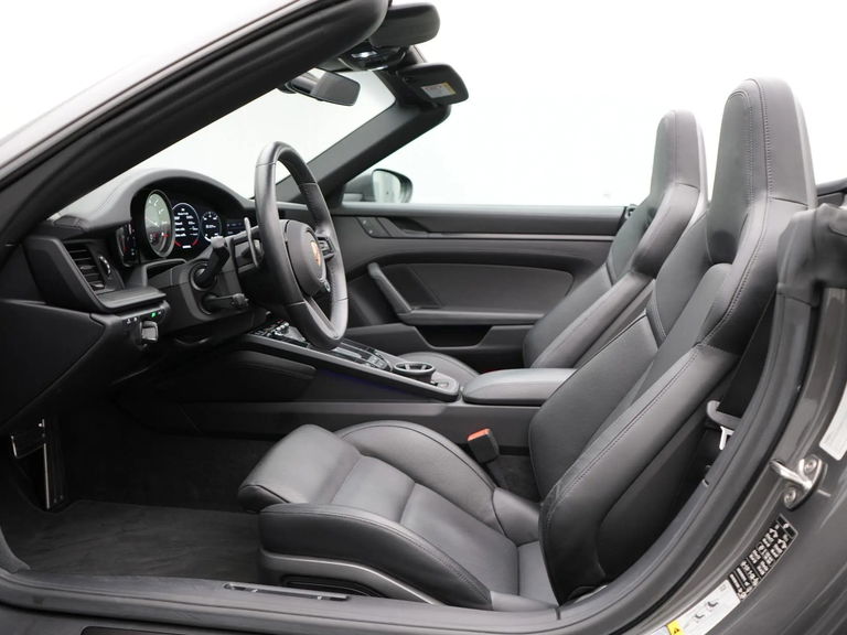 Porsche 992 Carrera 4 GTS