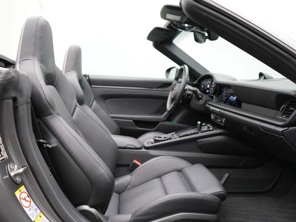 Porsche 992 Carrera 4 GTS