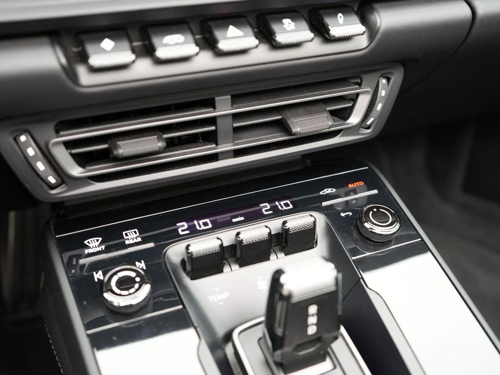 Porsche 992 Carrera 4 GTS