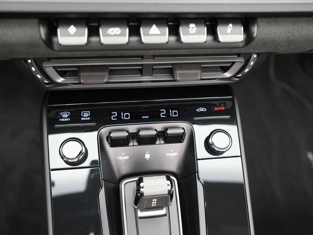 Porsche 992 Carrera 4 GTS